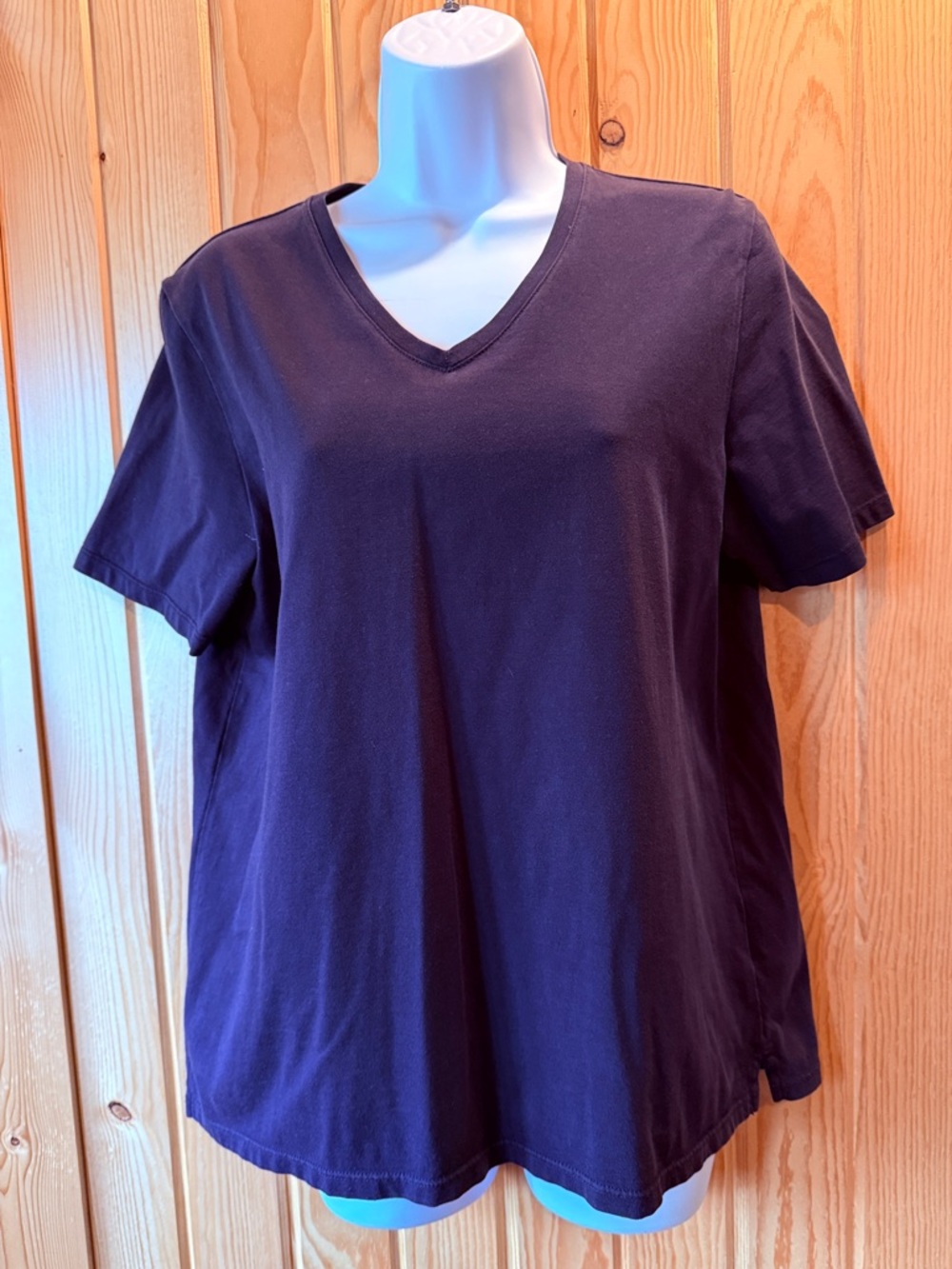 LANDS END V-neck short sleeve tee